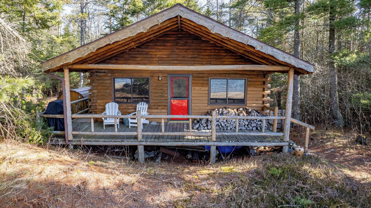Manistique Cabin | Snug UP: On Lake Michigan Perfect Couples Getaway!