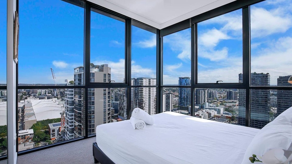 South Brisbane Apartment | Soaring Skyline on Southside at Resort Style Stay