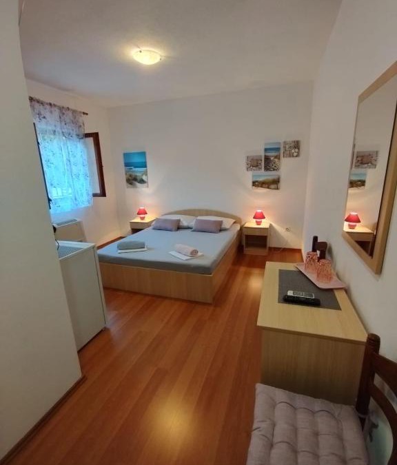 Karlobag House | Soba Ivanka Nikšić