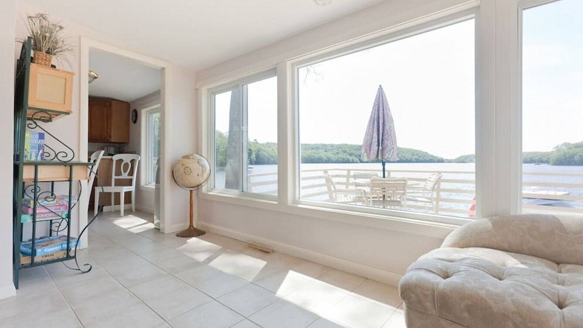 Montville Cottage | Social Distancing Haven on Oxoboxo Lake. Direct Lakefront