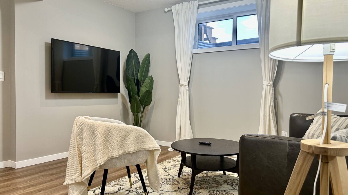 Calgary Apartment | Soft and Cozy Private Suite near Calgary Airport