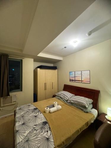 Highway Hills Apartment | SOHO Central 1 Bedroom with Balcony near MRT EDSA SHAW PIONEER Greenfields SM Megamall Ortigas