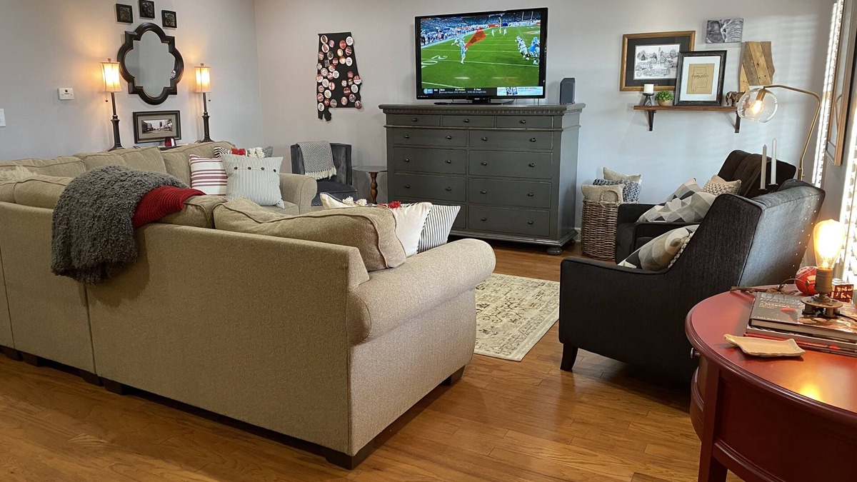 Tuscaloosa Condo | Soho condo on The Strip, 2 1/2 blocks from Bryant-Denny Stadium