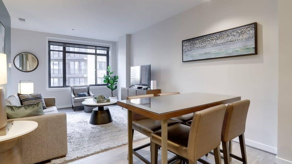 Radnor - Fort Myer Heights Apartment | Sojourn | Courtland Towers | 1 BR w/Pickleball Court