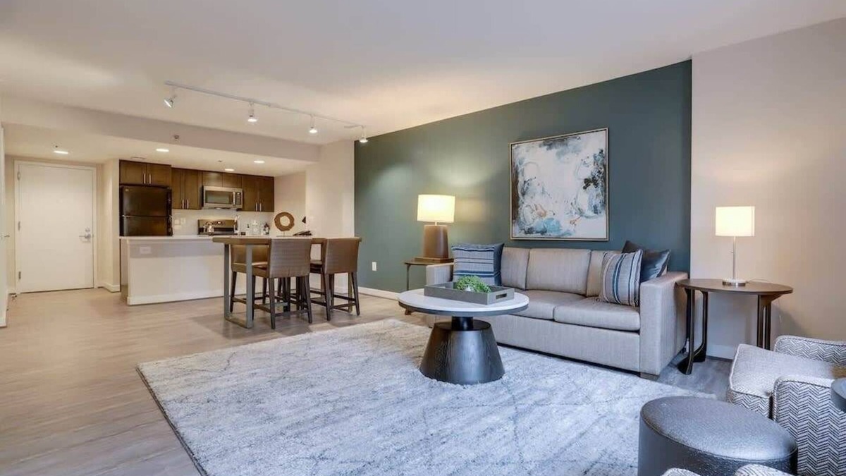 Court House Apartment | Sojourn Courtland Towers 2 BR | 2 Bath