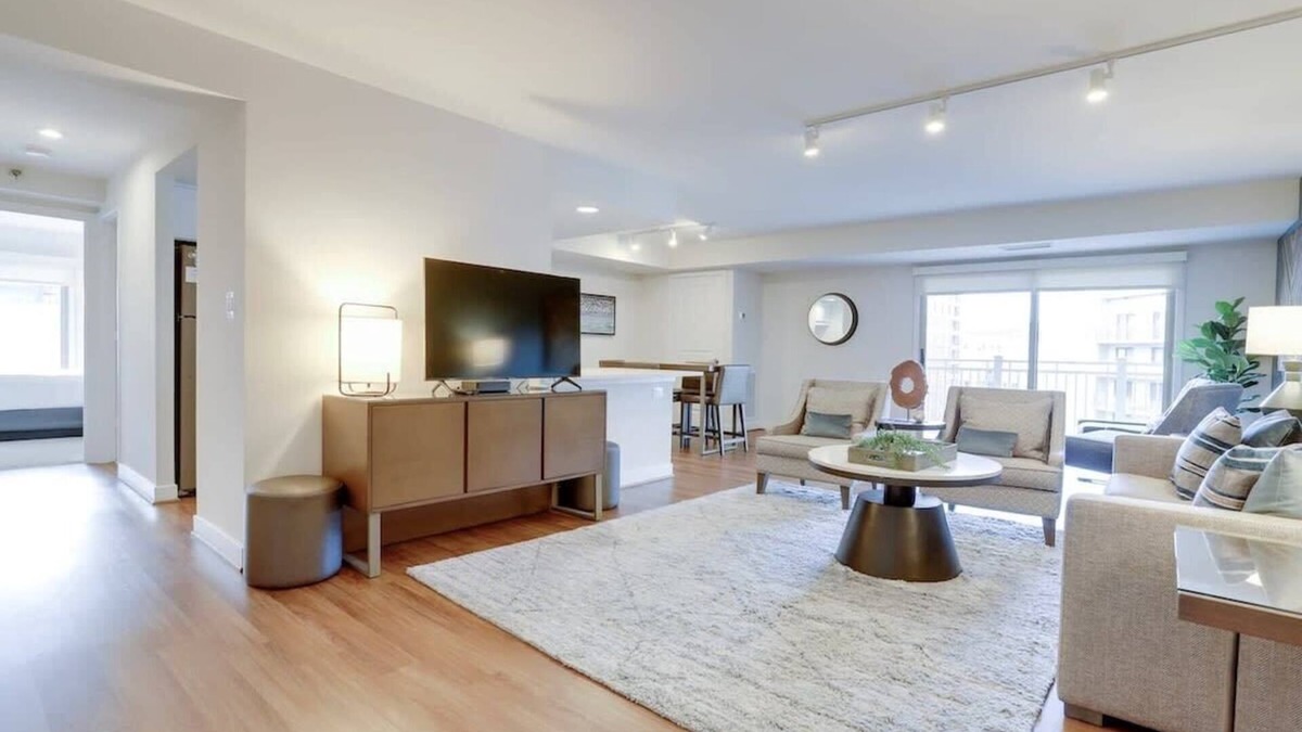 Ashton Heights Apartment | Sojourn | Randolph Towers