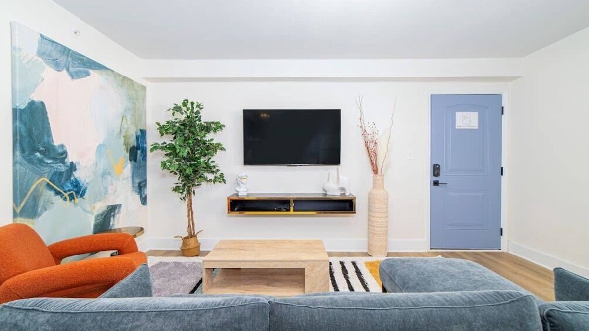 East Ocean View Apartment | Sojourn's Chic Bungalow < 10 Min. Stroll to Beach