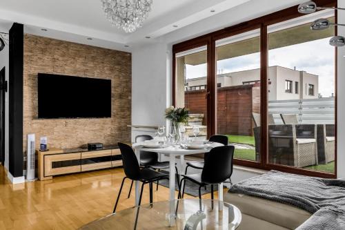 Bielany Apartment | Sokratesa Business Apartments - 52m2 Terrace, Parking, Metro Nearby - by Rentujemy