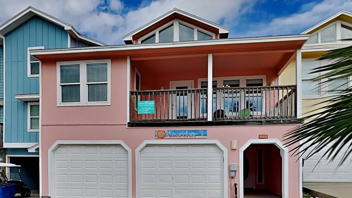 Sand Point House | Sol Searcher | Pet Friendly, Walk to Beach!