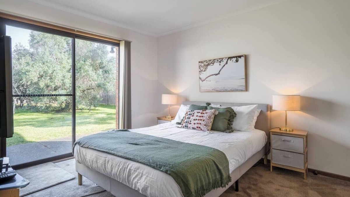 Dromana House | Solanders Retro Residence By the Beach Group Stay
