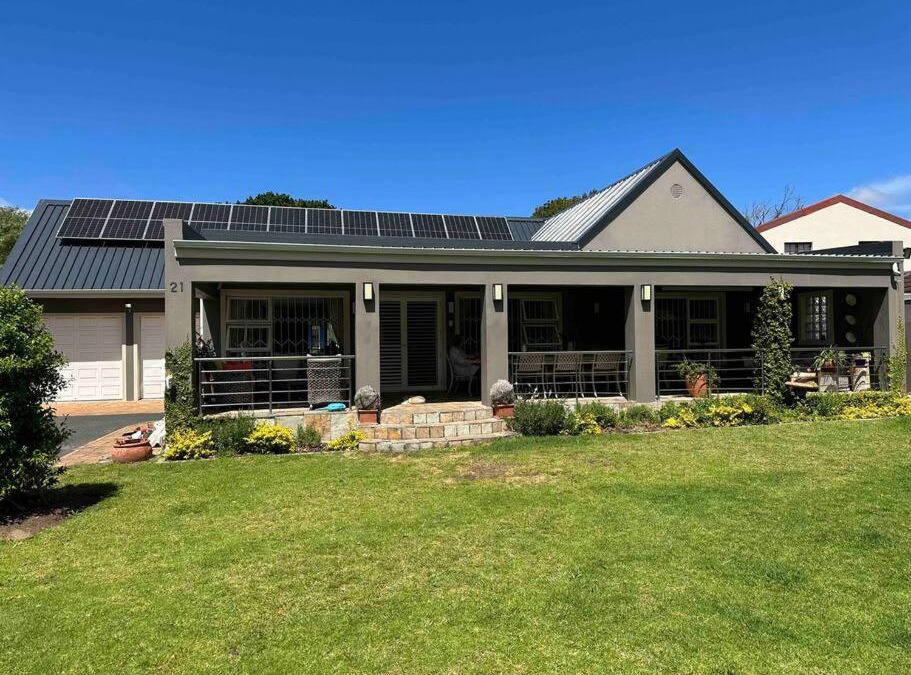Lakeside House | Solar Entertainers dream on Constantia wineroute