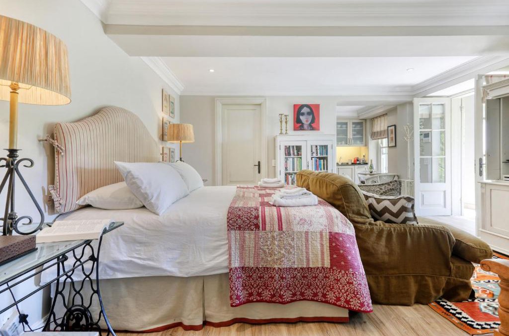 Cape Town City Centre Apartment | Solar Power French Country Cottage on Table Mountain