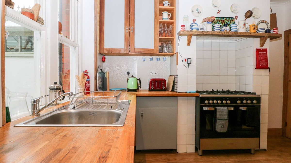 Hill Head Cottage | SOLENT SEA VIEW, pet friendly, character holiday cottage in Fareham