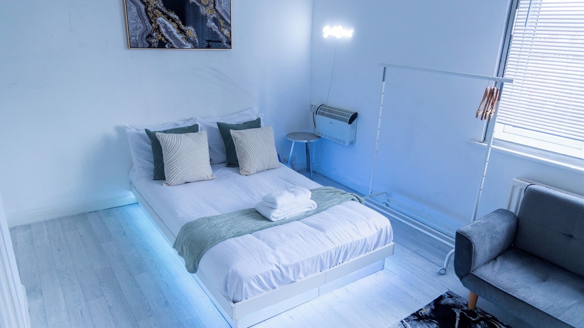 Birmingham Apartment | Solo Stay Contractor Pad Near New St Station