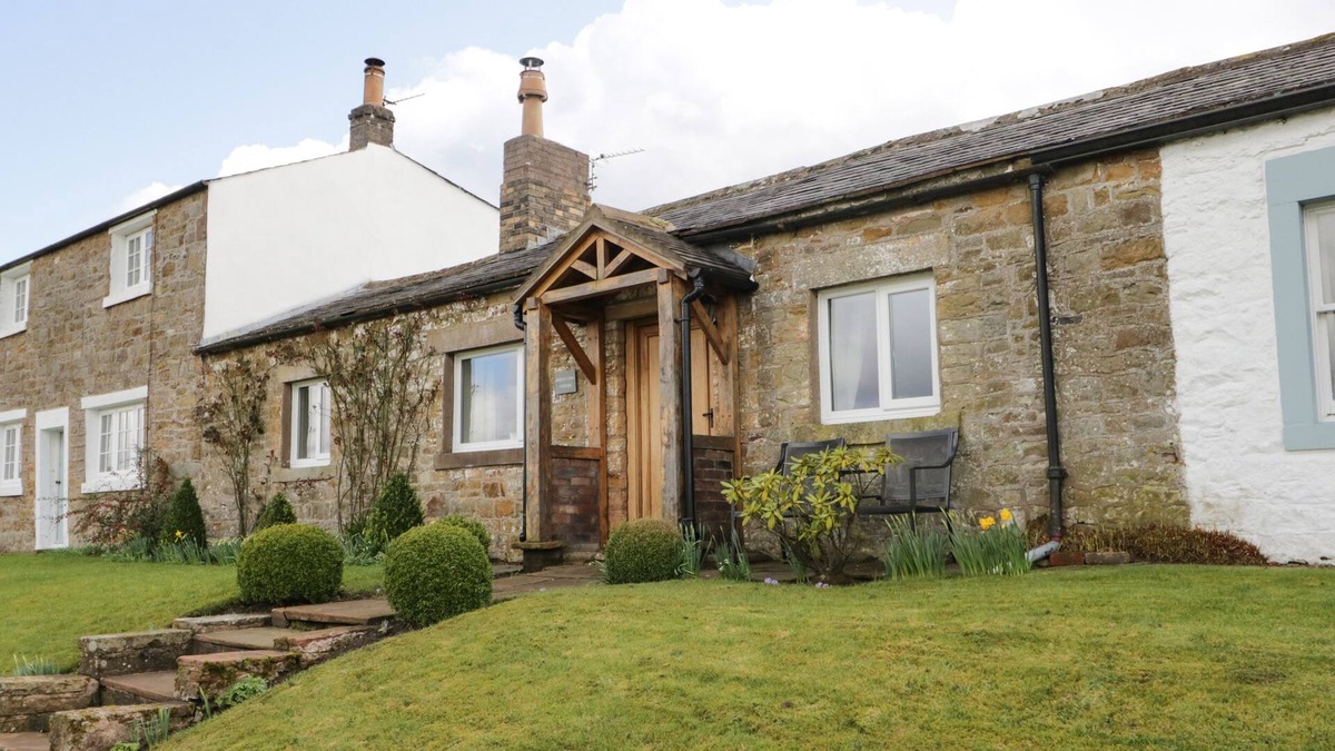 Brampton Cottage | SOLPORT VIEW COTTAGE, pet friendly in Brampton, Cumbria