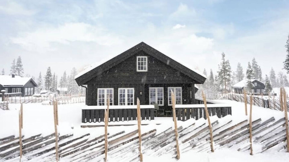 Nes Cabin | Solsikten, cozy child-friendly cabin, 8 people
