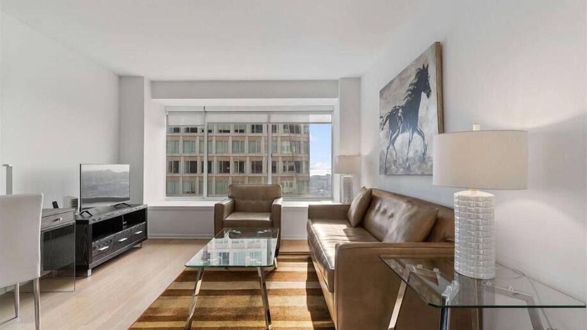 Downtown San Francisco Apartment | SoMa 1 BR | Desk + Wi-Fi | Outdoor Lap Pool