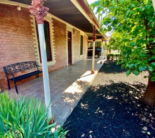 South Albury House | Somerby House! premium CBD escape, pets welcome