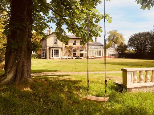 Hopton Bed & Breakfast | Somerleyton Meadows - The Hideaway Hut & Hot Tub
