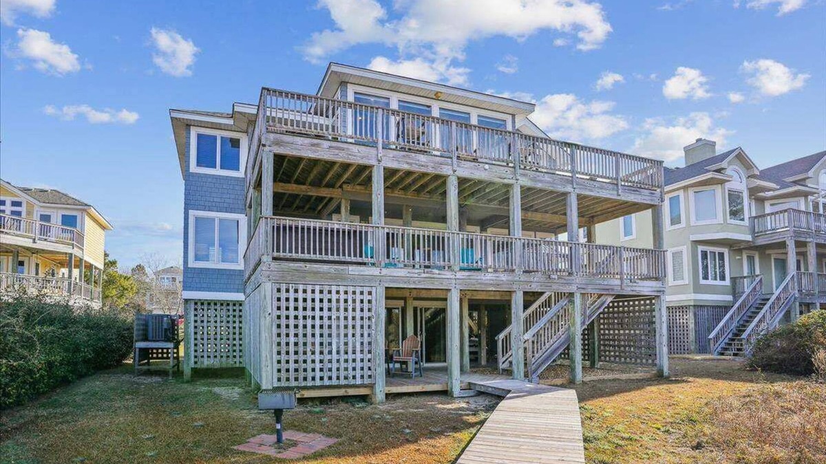 Monteray Shores House | Somerset - 5 Bed, 3.2 Bath dog friendly soundfront home with hot tub