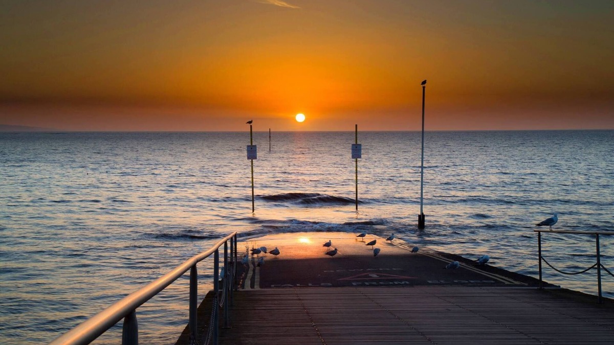 East Huntspill Apartment | Somerset glamping pod with access to adventure activities.