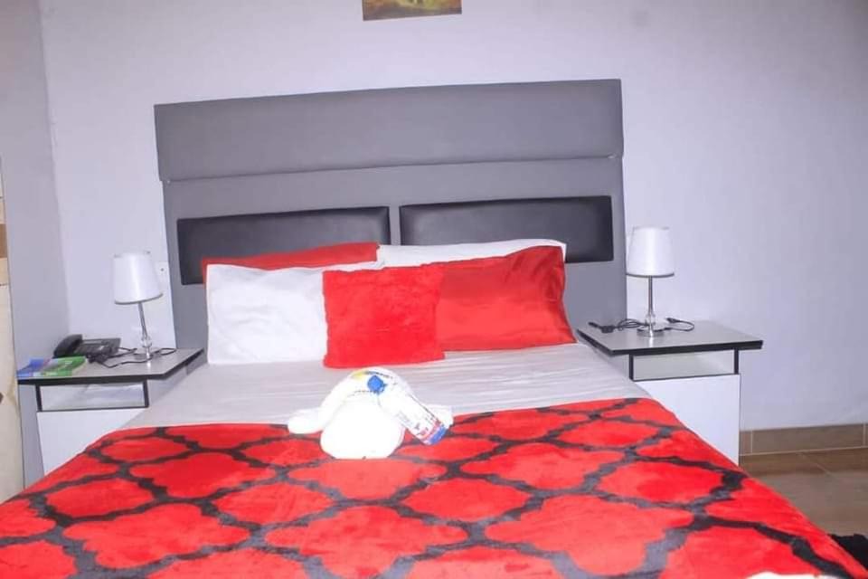 Francistown House | Somerset Sun Guest House