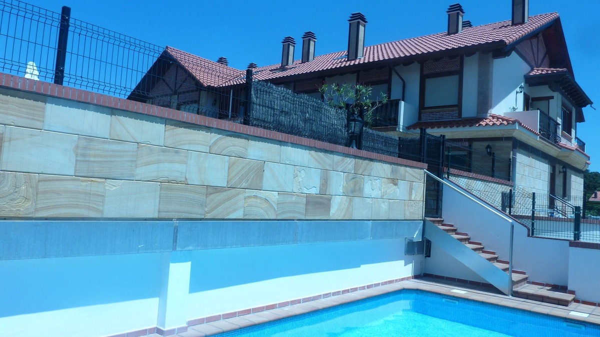 Somo Apartment | Somo Beach: Luxury 300m from the beach with Terrace, Swimming Pool, Wifi