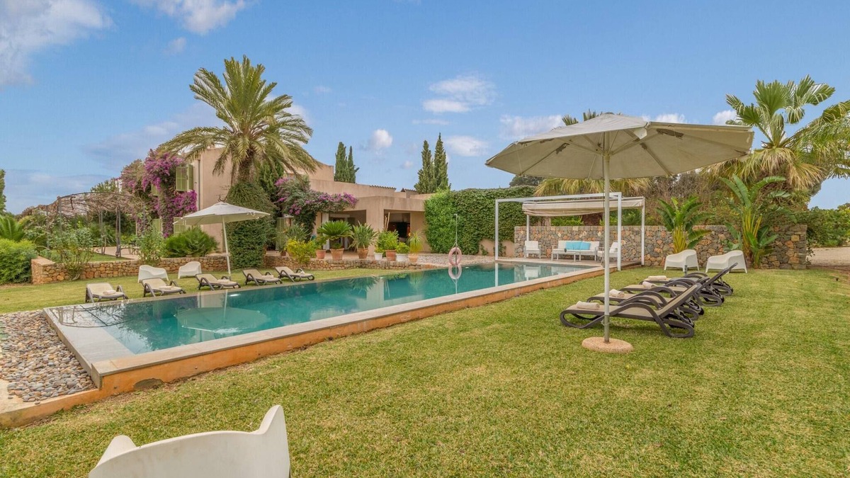 Buger House | Son Pusa I Villa in Mallorca with Saltwater Pool