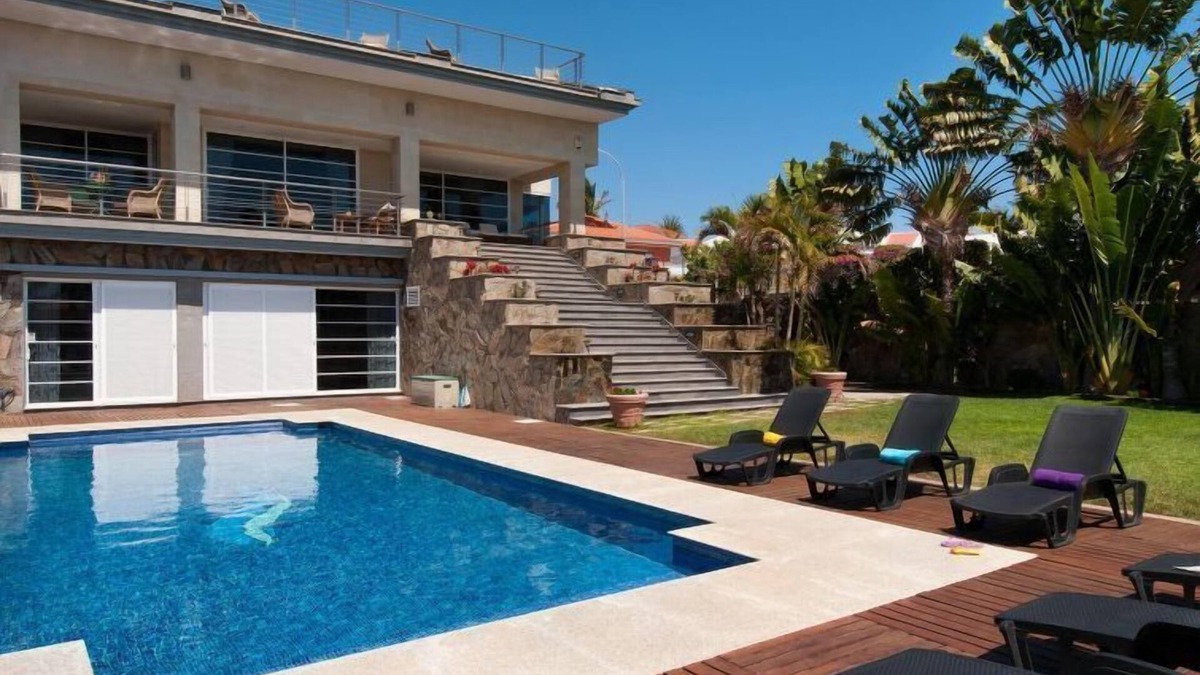 Sonnenland House | Sonnenland 12 by Interhome