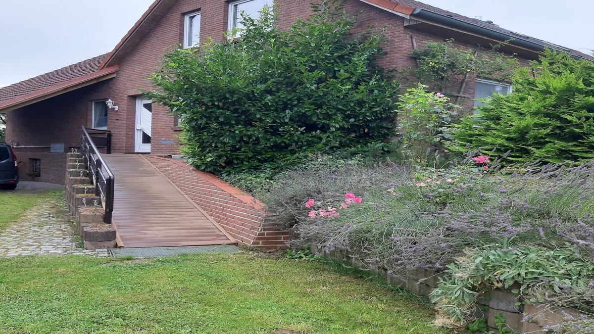 Heiligenhagen Apartment | Sonnige Ferienwohnung am Wald/Büdnerreihe