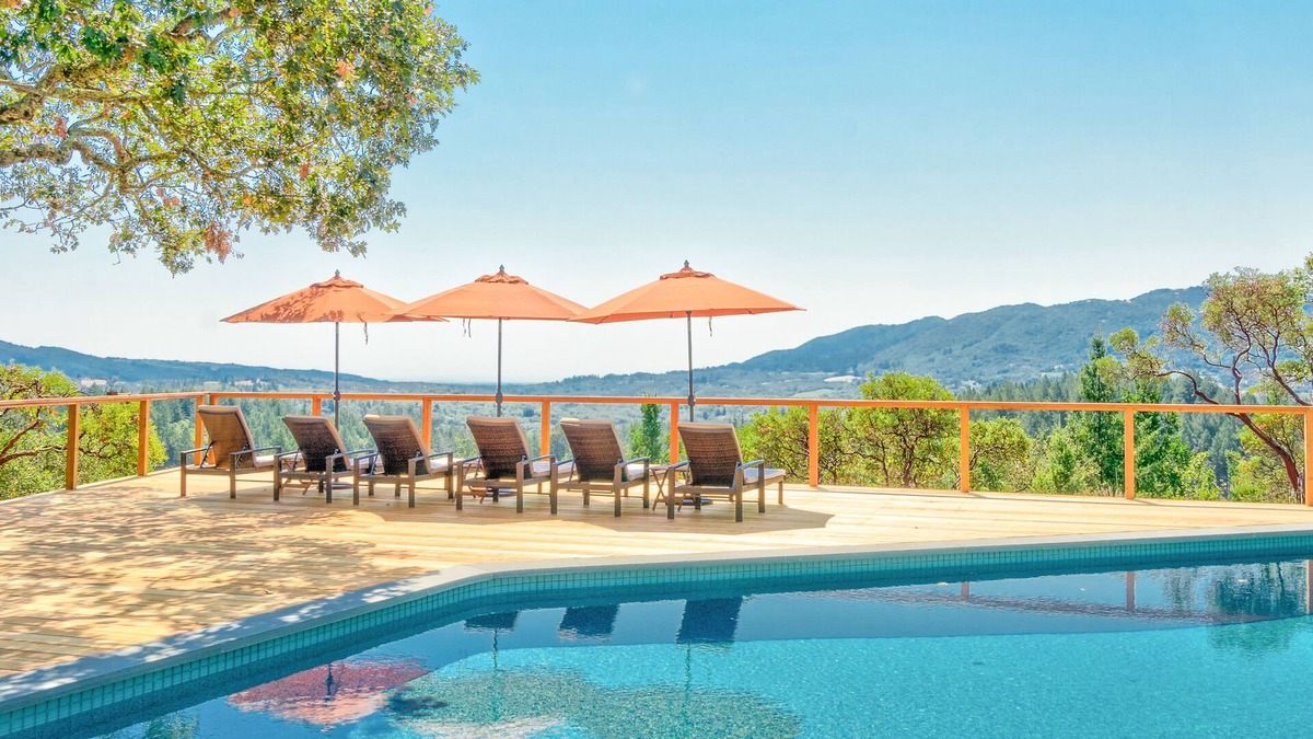 Santa Rosa Cottage | Sonoma Valley vineyard-view cottage with loft, hot tub, & on-site pool