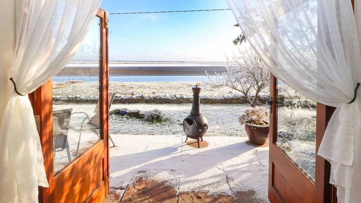 Wigton Cottage | SONYA'S COTTAGE, family friendly, with hot tub in Anthorn
