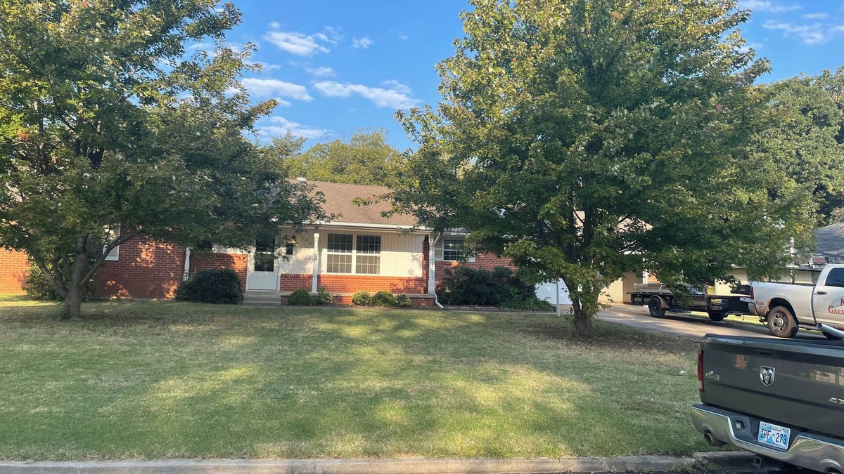 Shawnee House | Sooner Nation’s Strawberry Hill!Close to OU,OBU,TinkerAFB,beautiful3 bed 2 bath