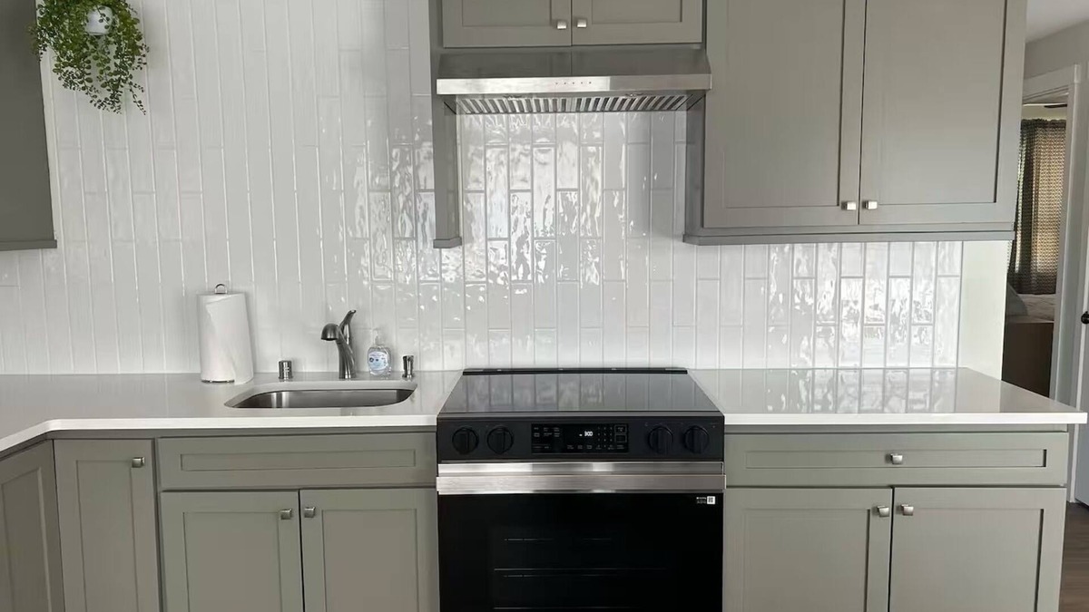 Federal Way Apartment | Soothing 2-bedroom apartment with AC in Federal Way