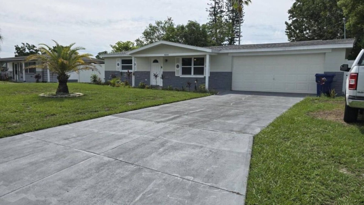 Holiday House | Soothing 3-bedroom house with AC in Pasco county