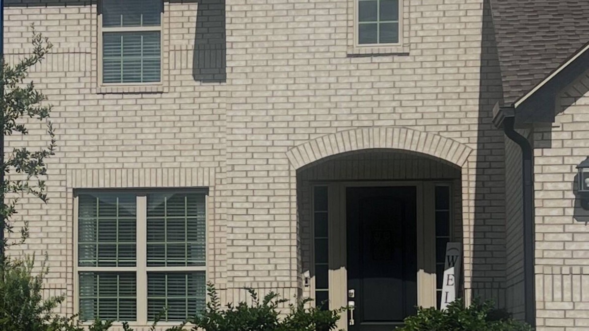 Richmond House | Soothing 4-bedroom house with AC in charming Booth