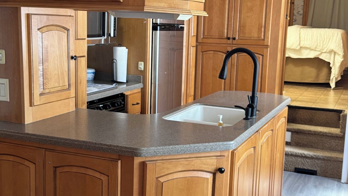Largo House | Soothing RV with AC in Largo