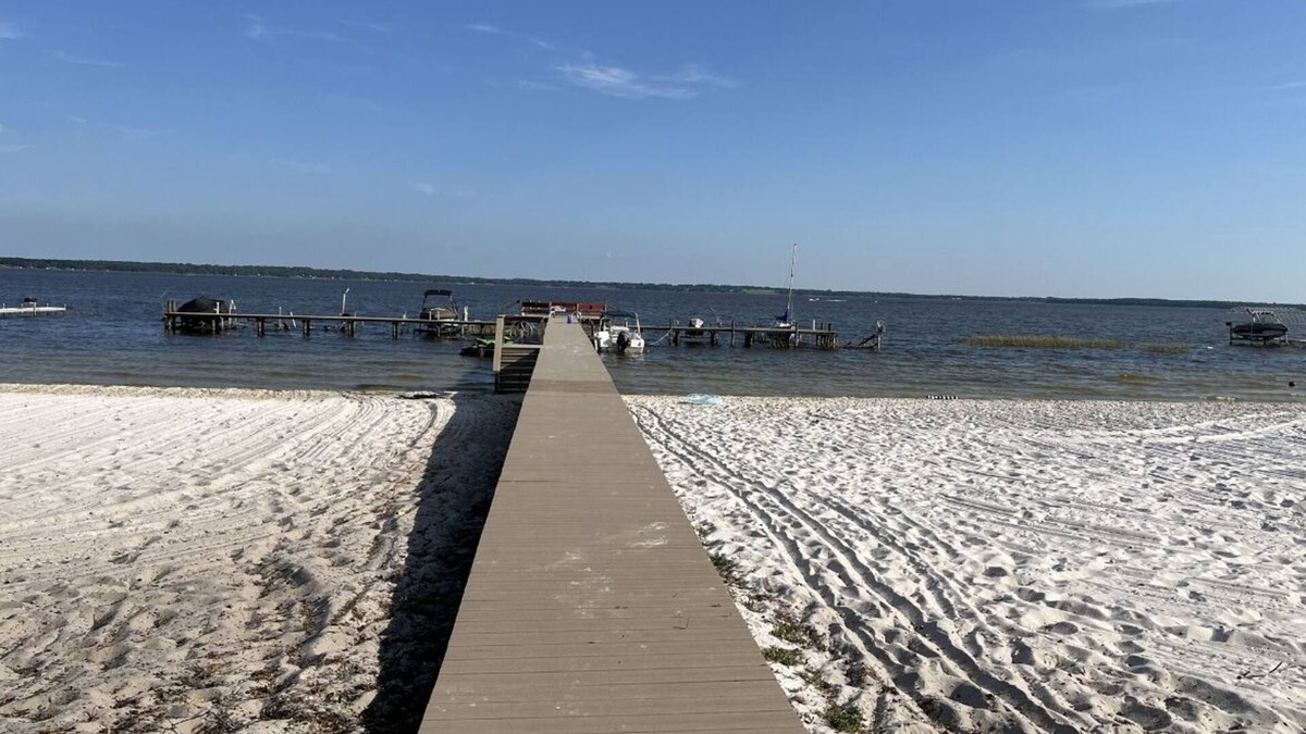 Candler Cottage | Soothing spring fed lakefront cottage with AC in charming Ocklawaha