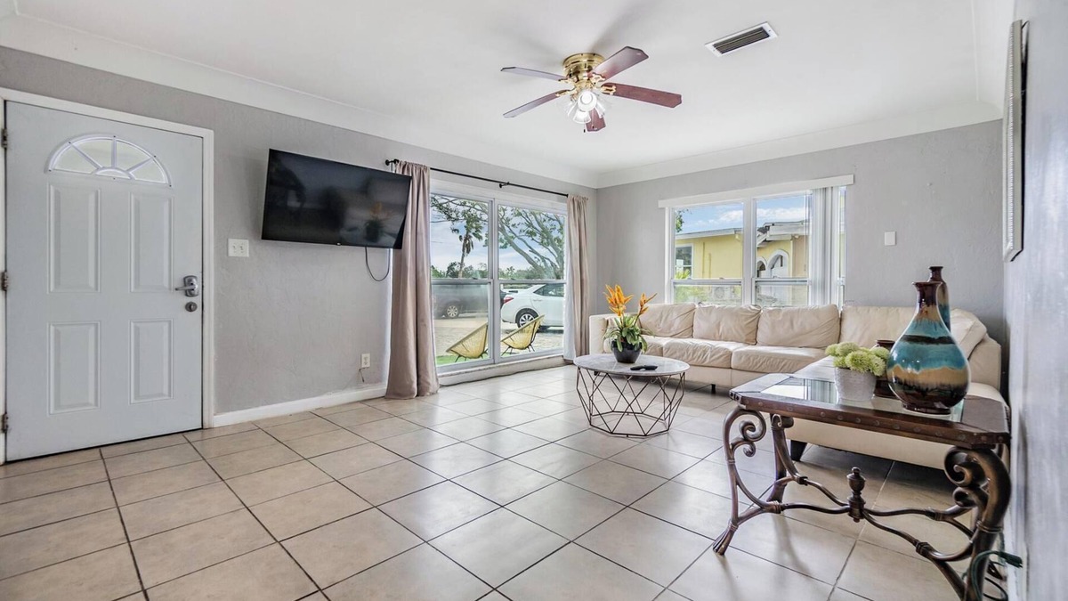 Bayou Shores House | Soothing townhome with PRIVATE DOCK & KAYAKS in St. Petersburg
