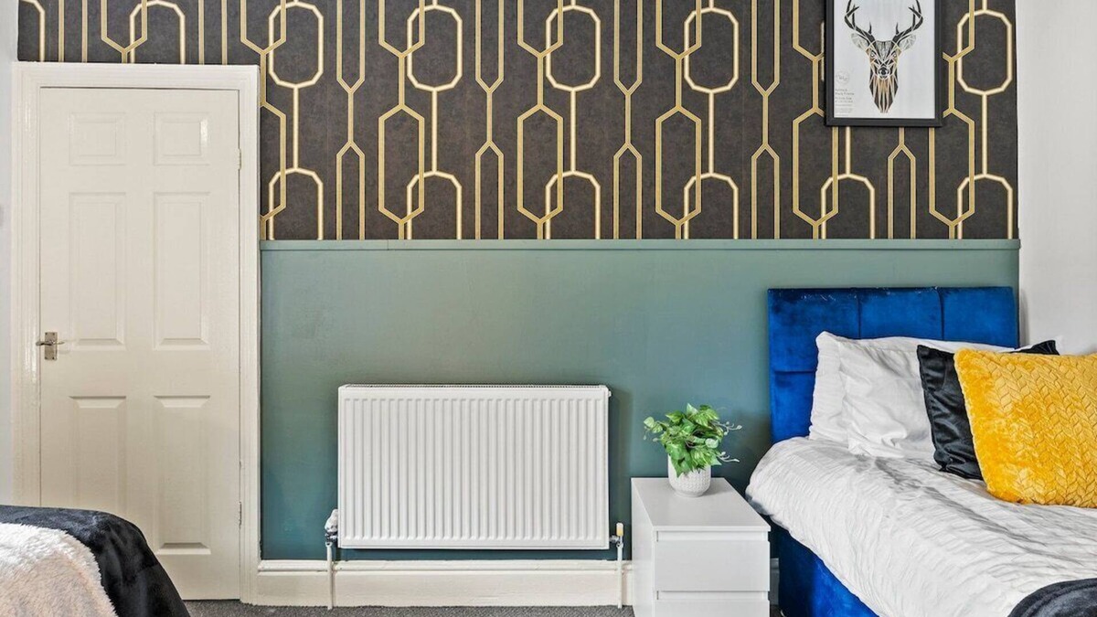 Doncaster House | Sophisticated 2 bed in Doncaster sleeps 6!