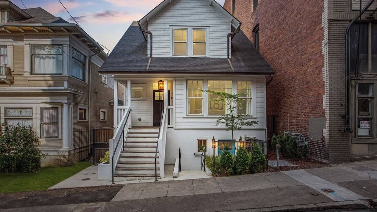 Nob Hill House | Sophisticated 2BR - Prime NW 23rd Location