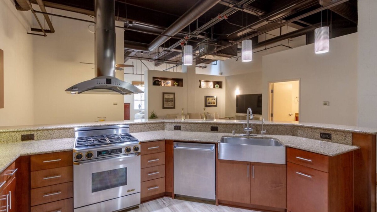 Cortez Hill Apartment | Sophisticated Comfort: Luxury Loft w/Chef's Kitchen in Gaslamp Quarter