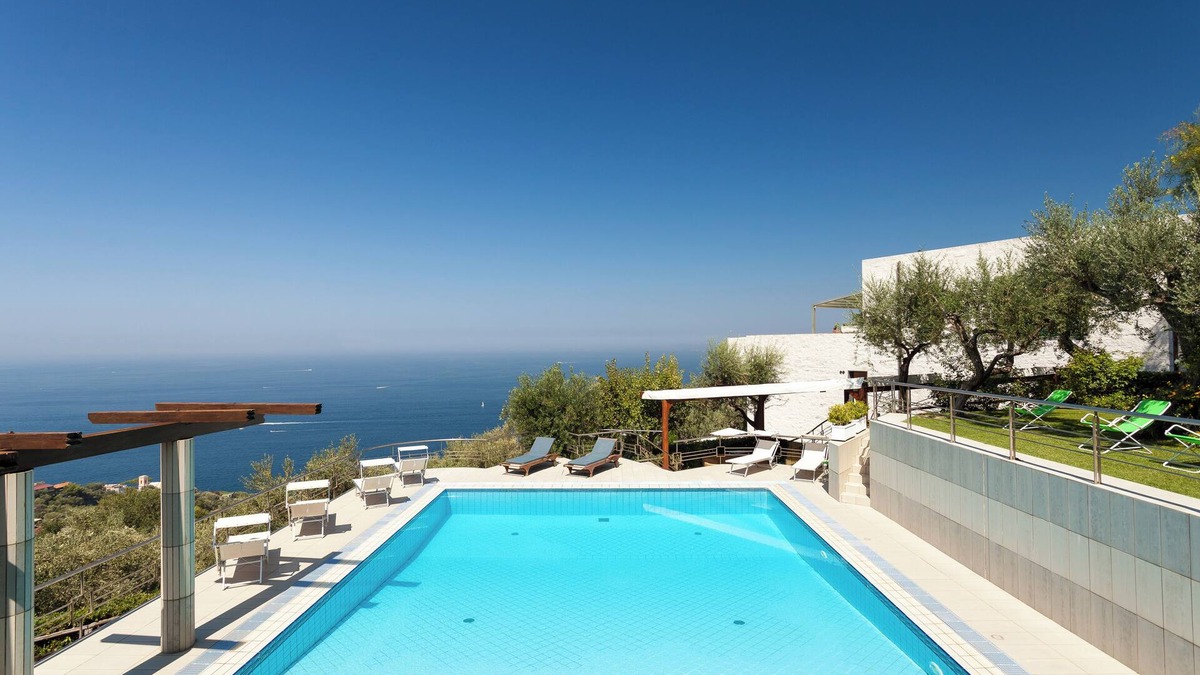 Schiazzano Villa | Sorrento Holidays – Villa Sole - 12 bedrooms - private pool and sea view