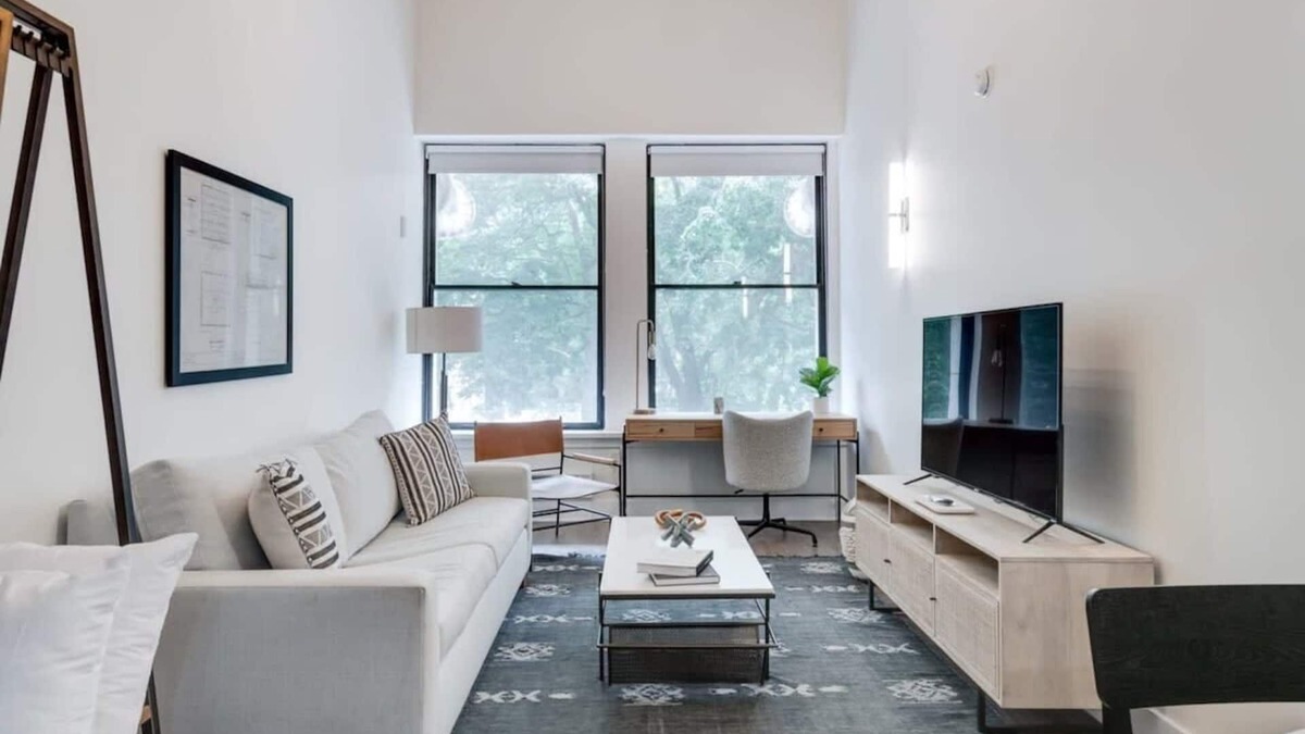 Center City East Apartment | Sosuite | 1BR Loft w Park View, W/D, Gym, Lounge