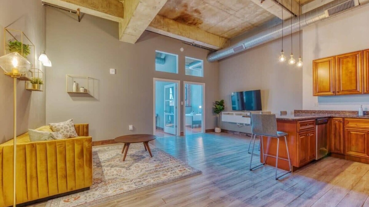 West Poplar Apartment | Sosuite | 2BR Apt w W/D, Gym, On-Site Restaurant