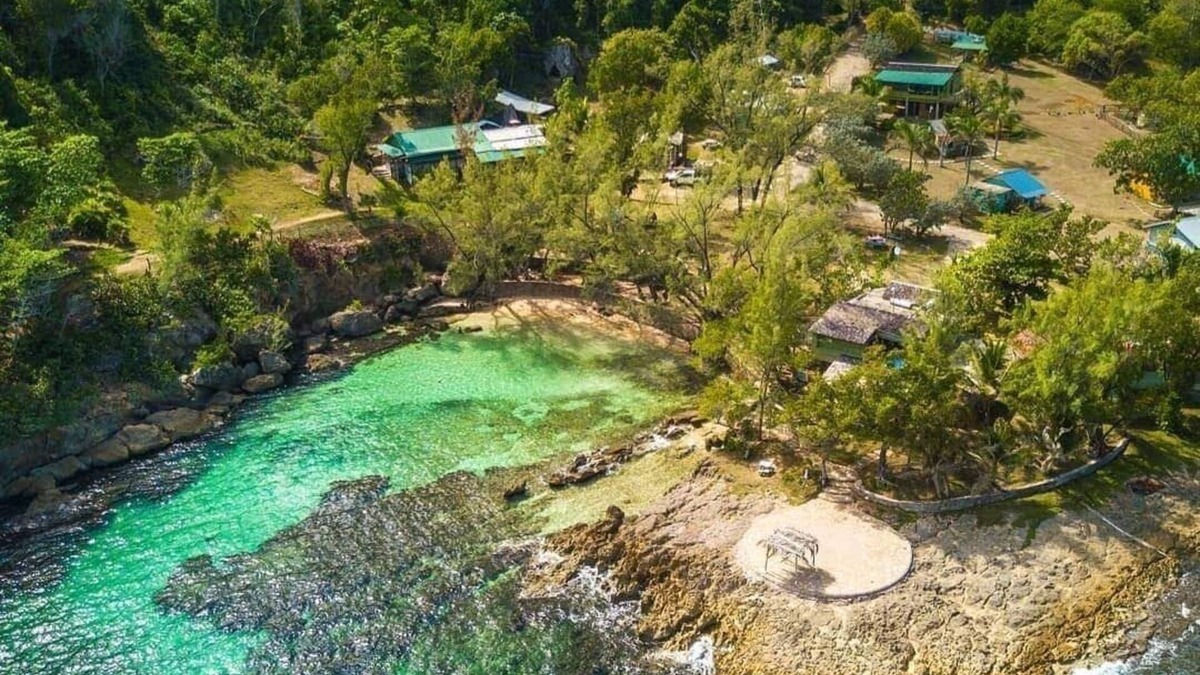 Robins Bay Villa | "Sought-After" Secluded Private Beach Cove,14 Rooms, Retreat Center Destination