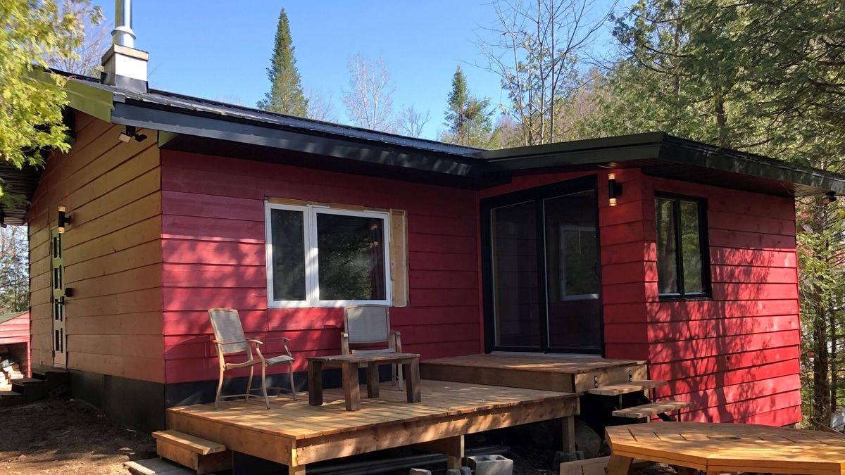 Lac-McGregor Cottage | Sought isolated lakefront rustic cabin near Ottawa/Edelweiss Valley Resort.