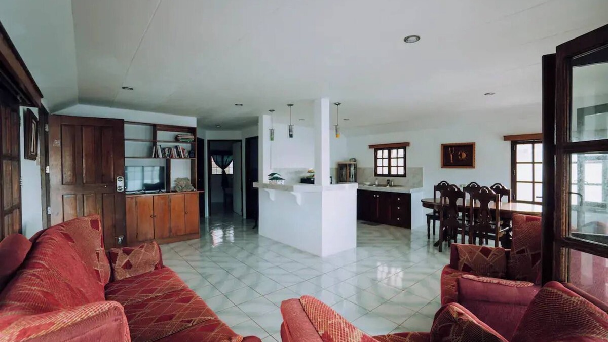 San Pedro House | Soul Shine Main House with wifi (Starlink)