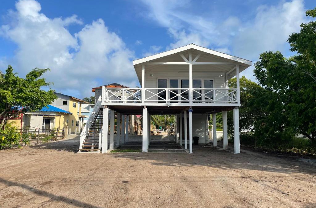 Placencia House | Sound of The Sea-walking distance to everything