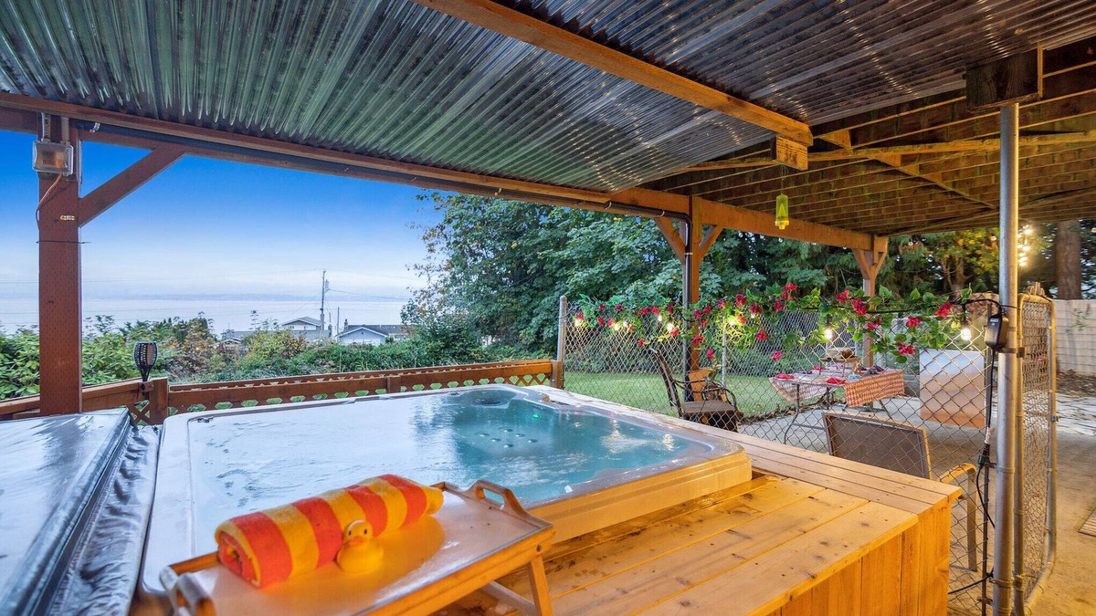 Manchester House | Sound View/Hot Tub /Pet Friendly